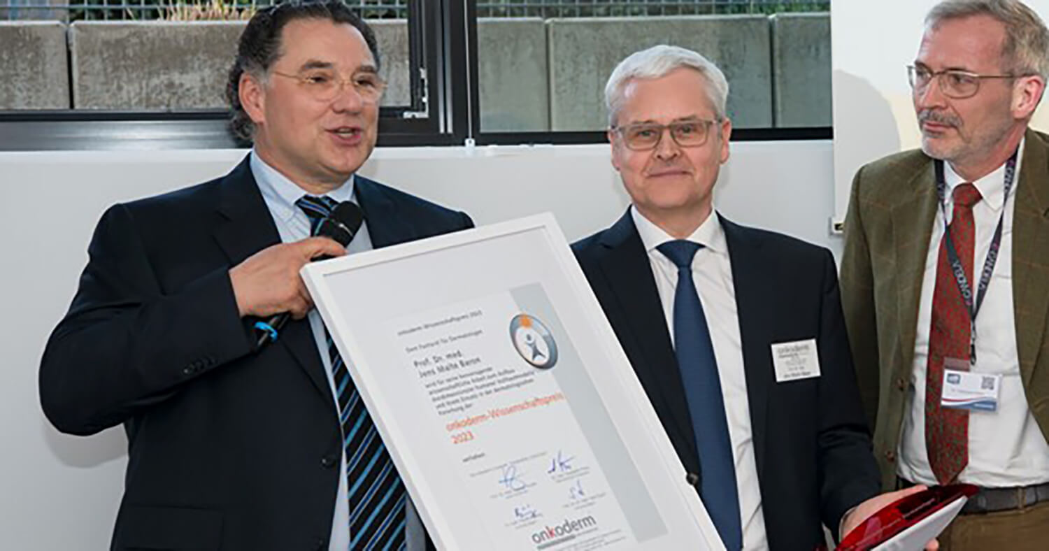 Verleihung des onkoderm-Wissenschaftspreises an Prof. Dr. med. Jens Malte Baron im Rahmen der derm 2023, Frankenthal, 25. März 2023